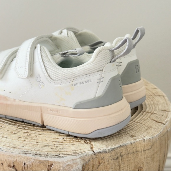 On Clouds THE ROGER Velcro Kid's Trainers Size 2.5 - Picture 6 of 11